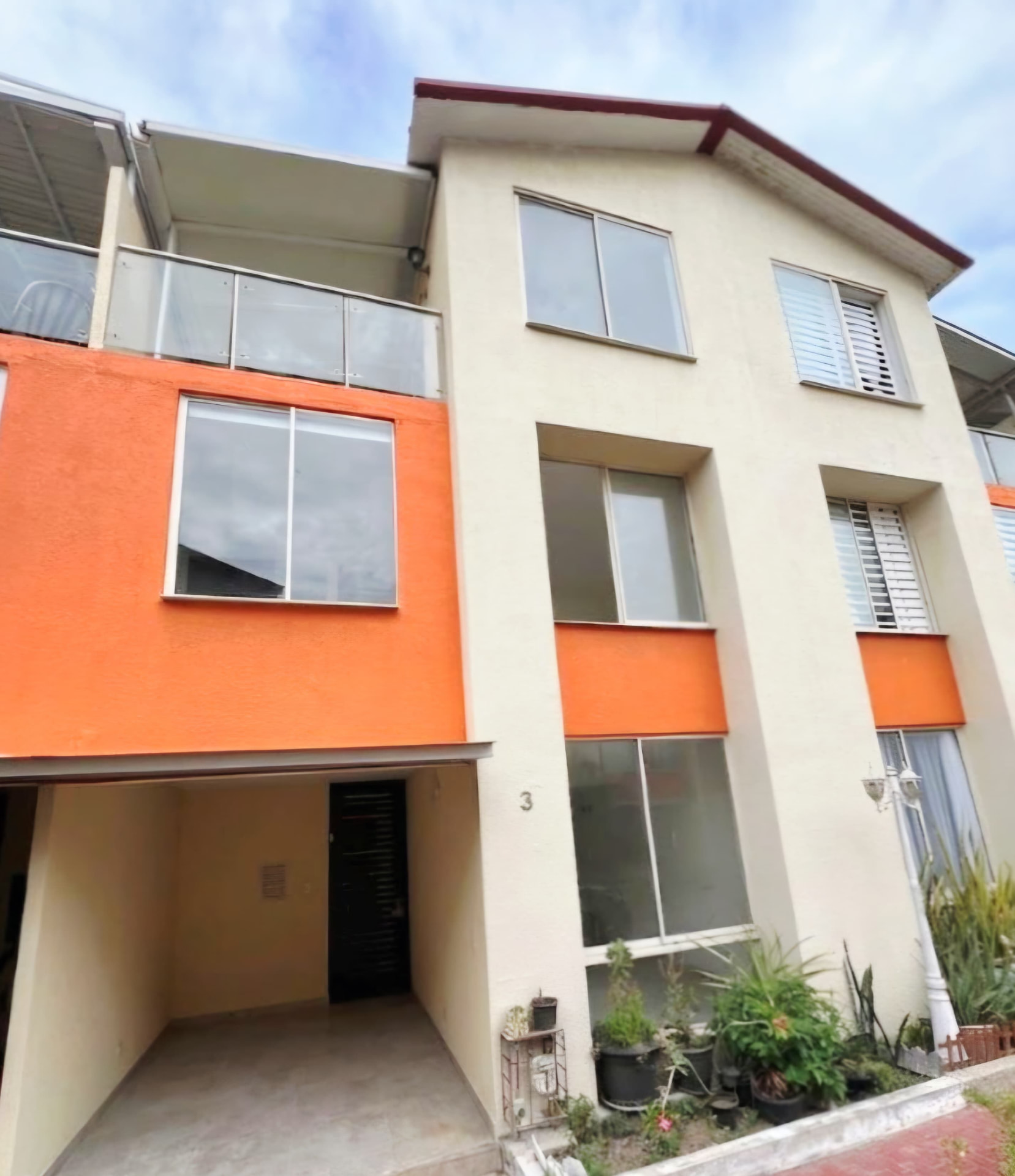 Fachada de la casa en el Conjunto Residencial Maité